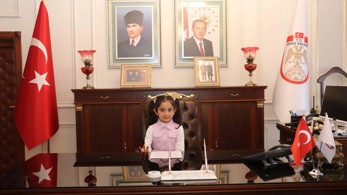 23 Nisan Ulusal Egemenlik ve Çocuk Bayramı'nda temsili Sivas Valisi, Okulumuz öğrencisi Fatma Gül Kaya oldu.